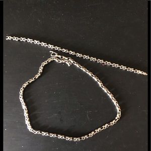 925 Silver necklace and bracelet.
